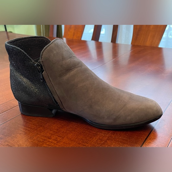 Munro Averee Gray Suede Ankle Boots Size 10W Double Zip - Picture 5 of 9